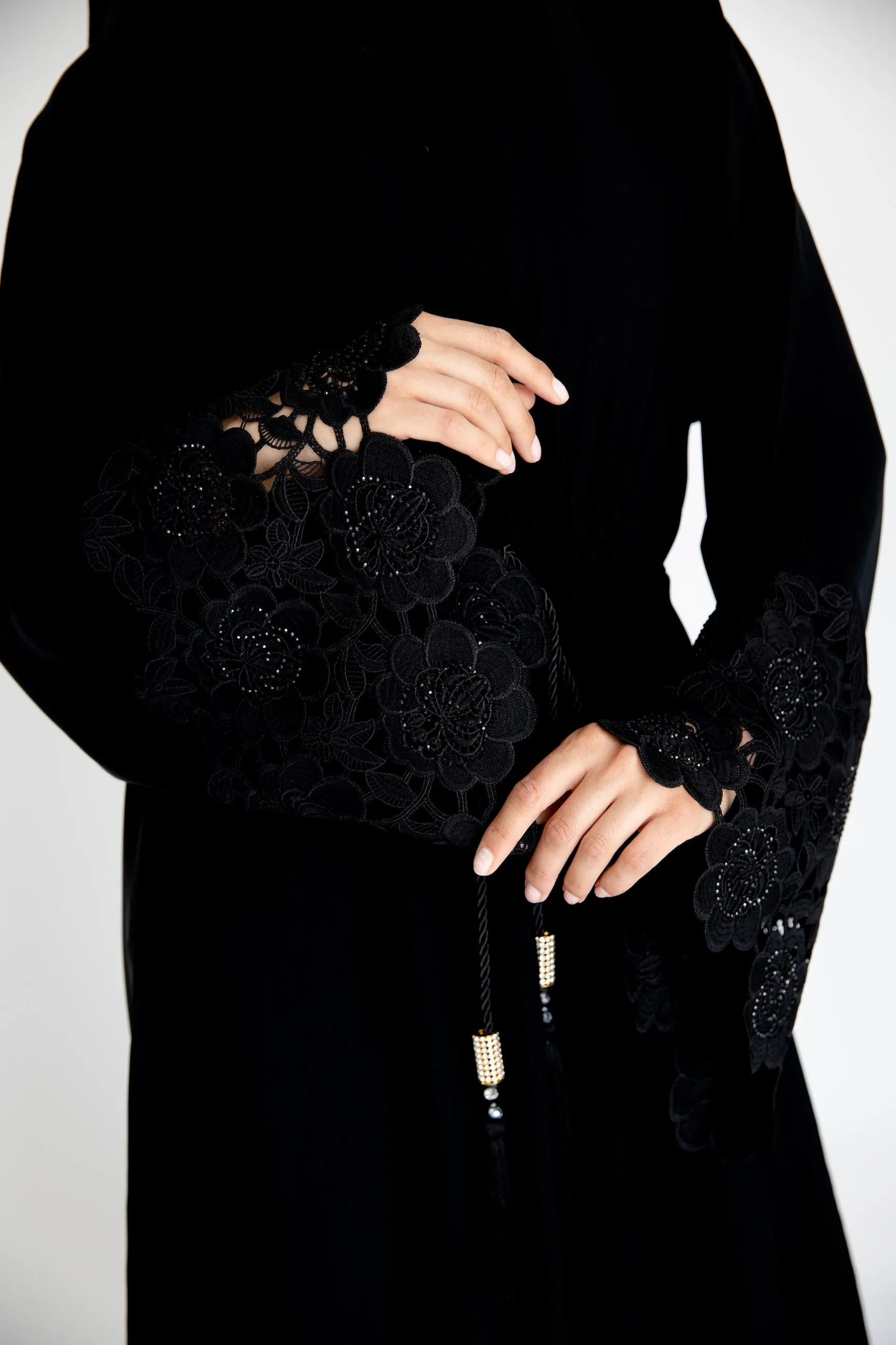 Muna Black Abaya
