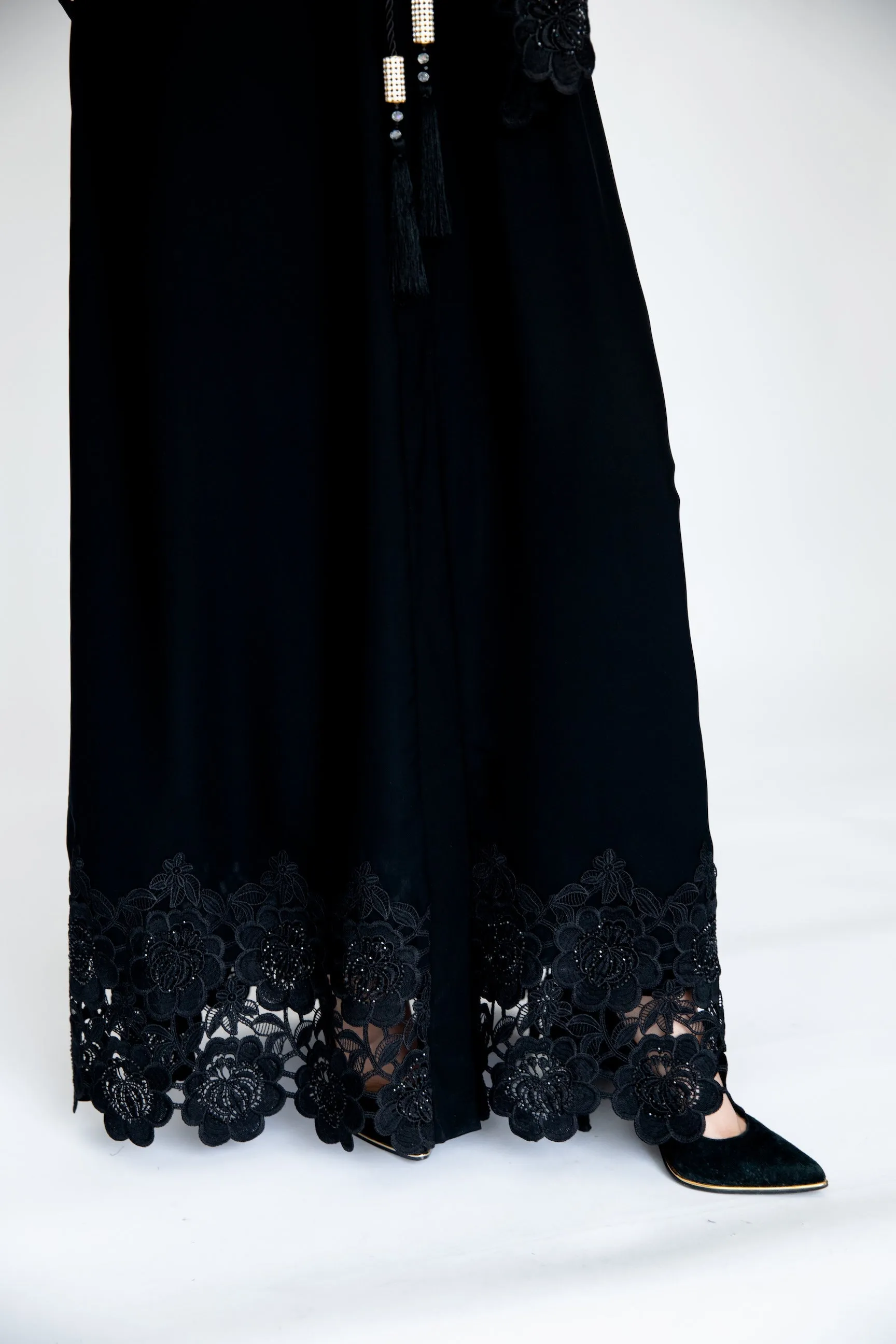 Muna Black Abaya