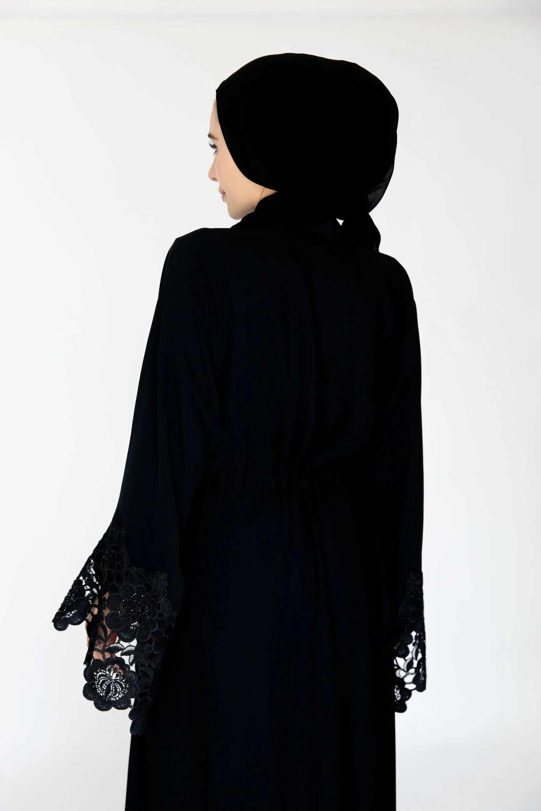 Muna Black Abaya