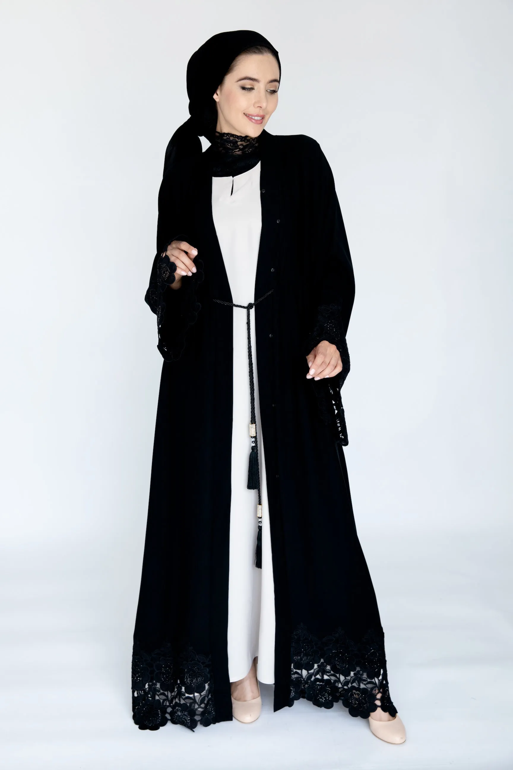 Muna Black Abaya