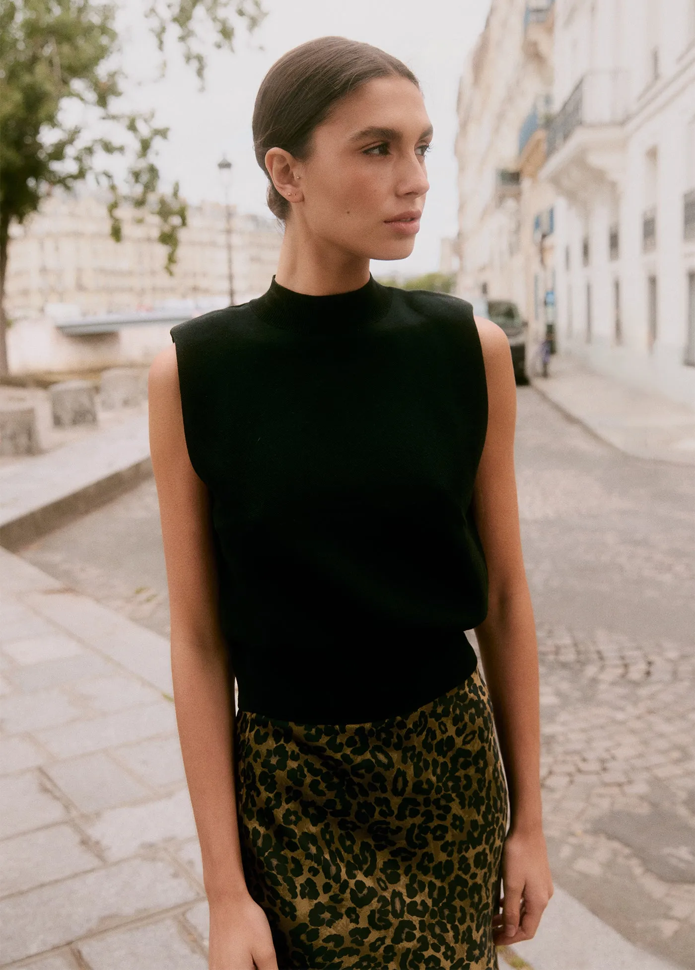 THE WHITNEY TOP